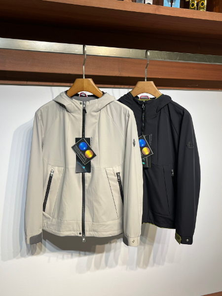 ** Elegancka kurtka w stylu sportowym

**