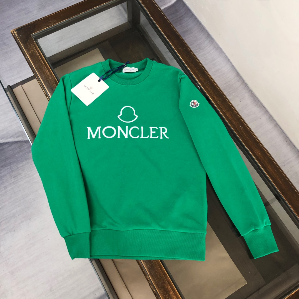 ** Klasyczny sweatshirt w intensywnym zielonym kolorze

**