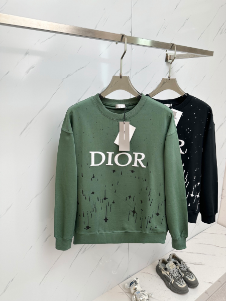 ** Stylowy zielony sweatshirt z nadrukiem

**