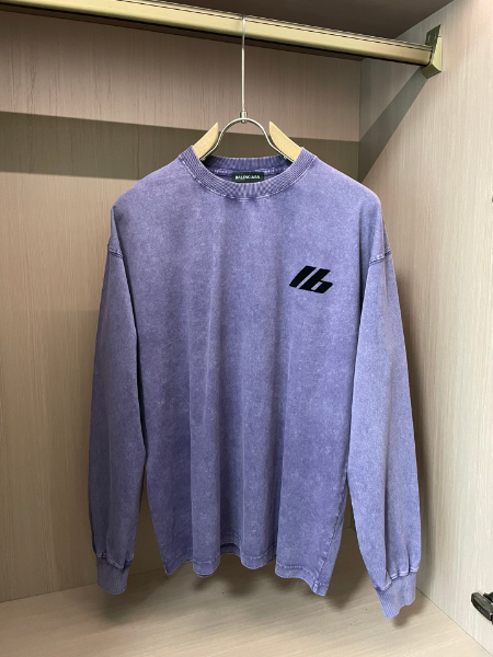 ** Stylowa longsleeve o wyrazistym kolorze

**