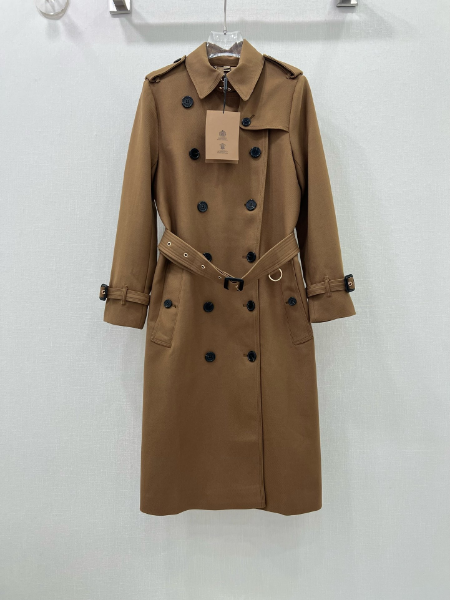 ** Elegancki Trench Coat w Kolorze Czekoladowym

**