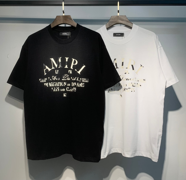 ** Eleganckie T-shirty z graficznym nadrukiem

**