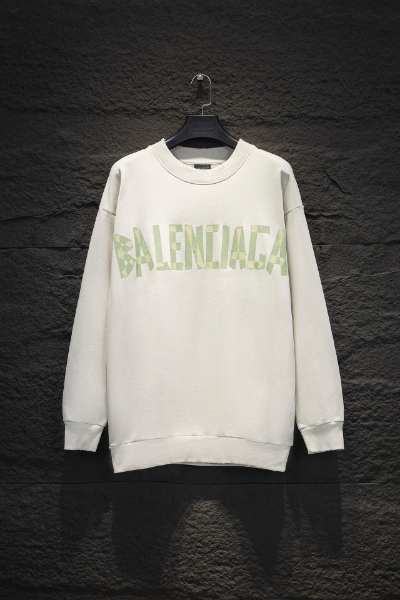 ** Wygodny sweatshirt z unikalnym nadrukiem

**